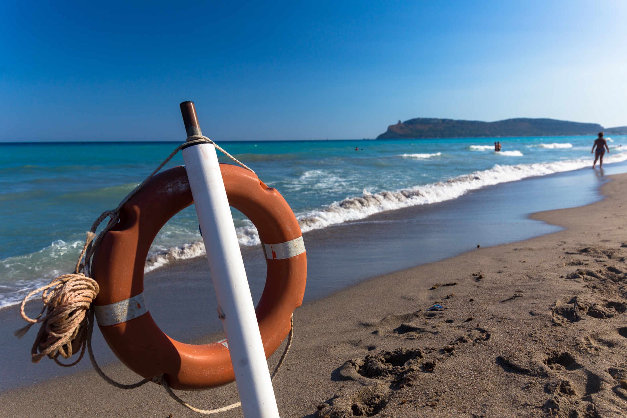 Spiaggia del Poetto con Sella del Diavolo