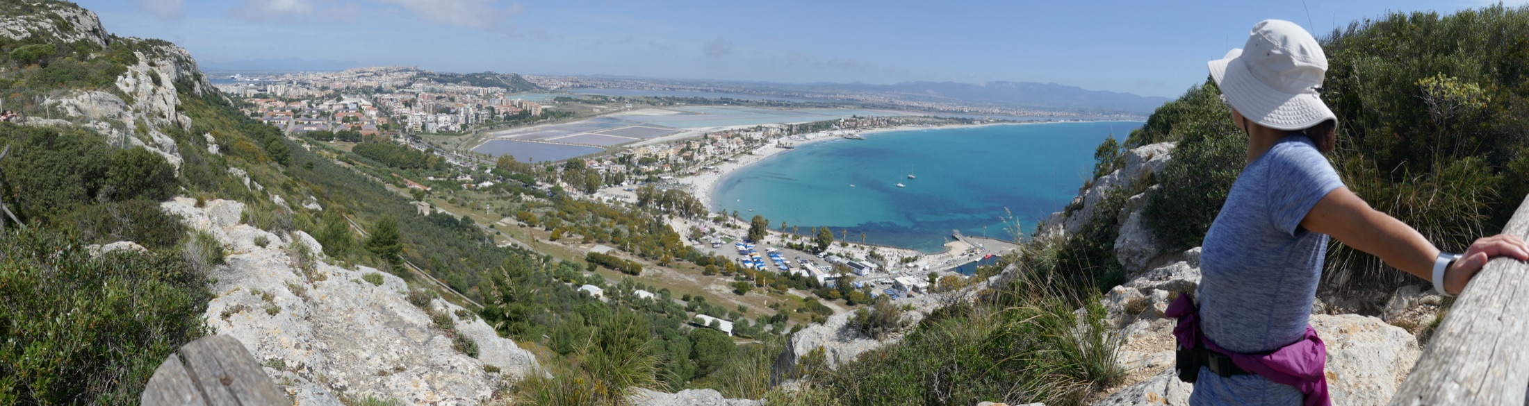 Vista panoramica del Poetto dalla Sella del Diavolo